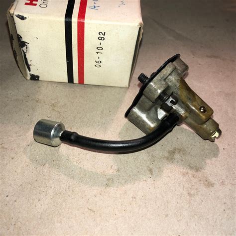 Replace the old oil pump with a new one, and connect the incoming and outgoing oil lines to the appropriate ports on the pump. . Homelite chainsaw oil pump